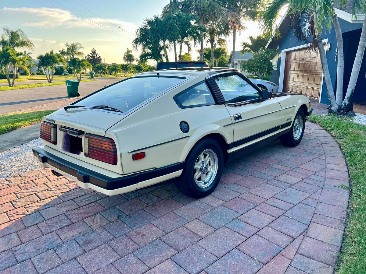 Datsun-280zx-1982-brown-20