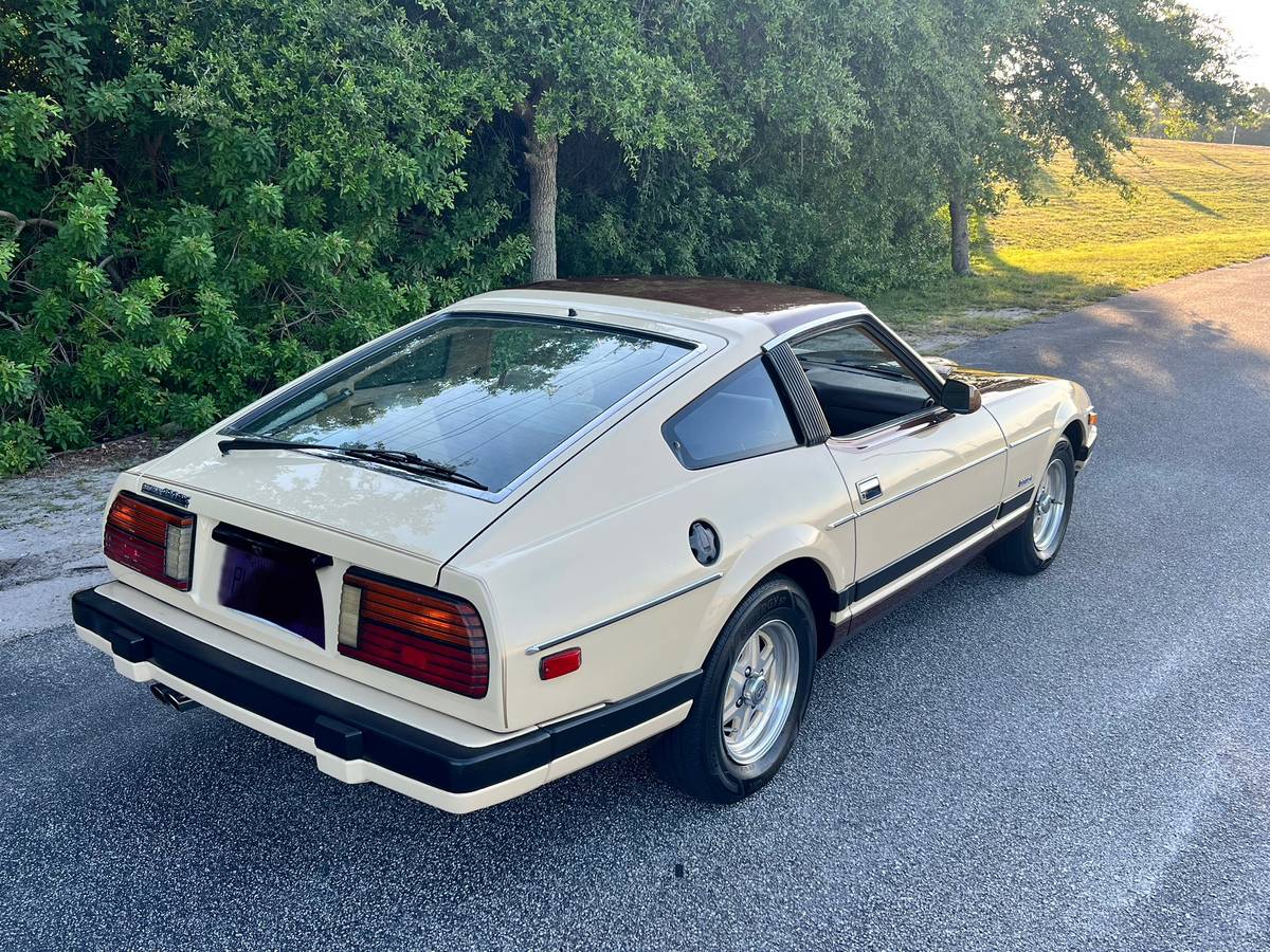 Datsun-280zx-1982-brown-3