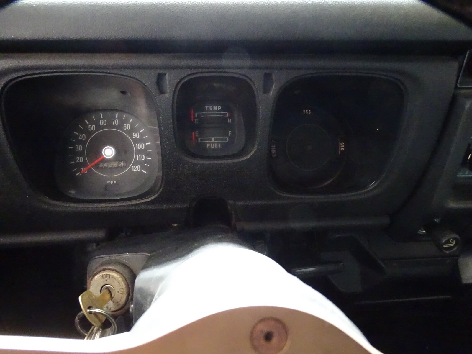 Datsun-510-1973-Coupe-15