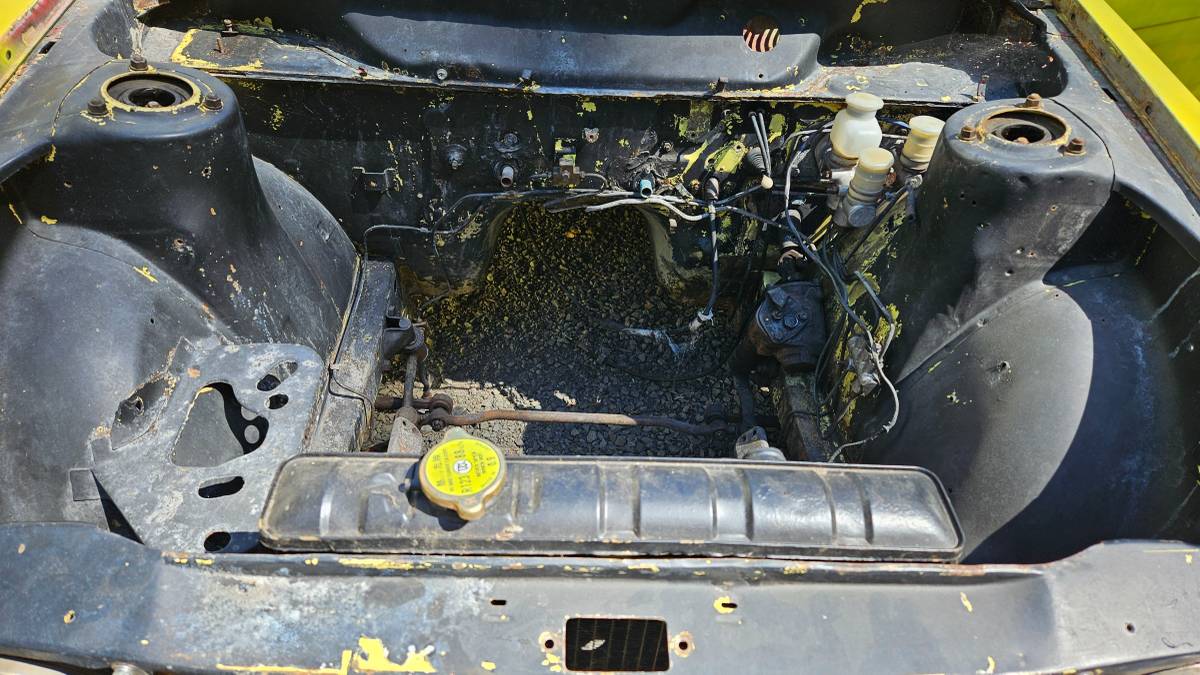Datsun-510-1973-yellow-3