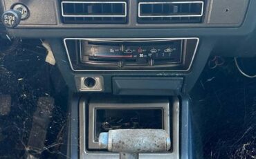 Datsun-510-1979-white-9