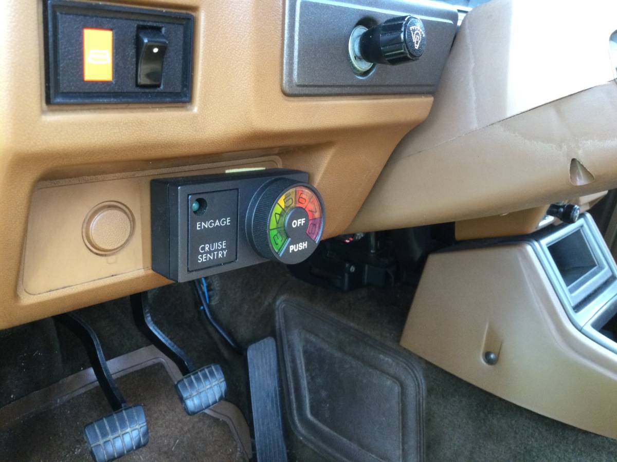 Datsun-510-1980-yellow-12