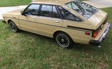 Datsun-510-1980-yellow-2