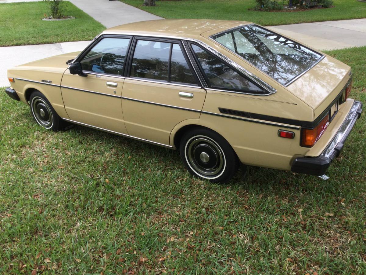 Datsun-510-1980-yellow-2