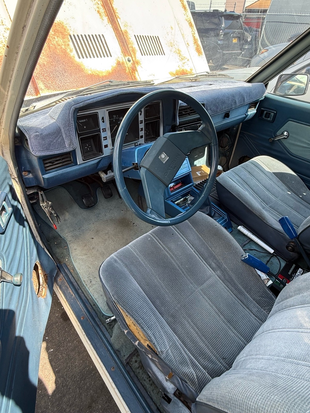 Datsun-720-1980-9