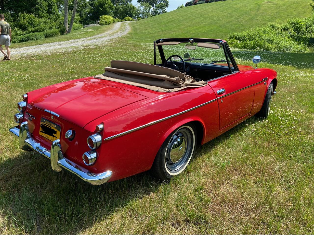 Datsun-Roadster-1968-Red-Tan-10