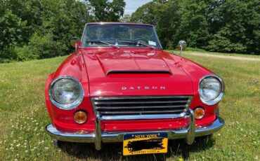 Datsun-Roadster-1968-Red-Tan-14