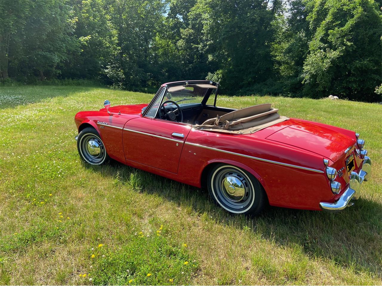 Datsun-Roadster-1968-Red-Tan-2