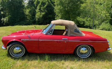 Datsun-Roadster-1968-Red-Tan-3