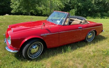 Datsun-Roadster-1968-Red-Tan