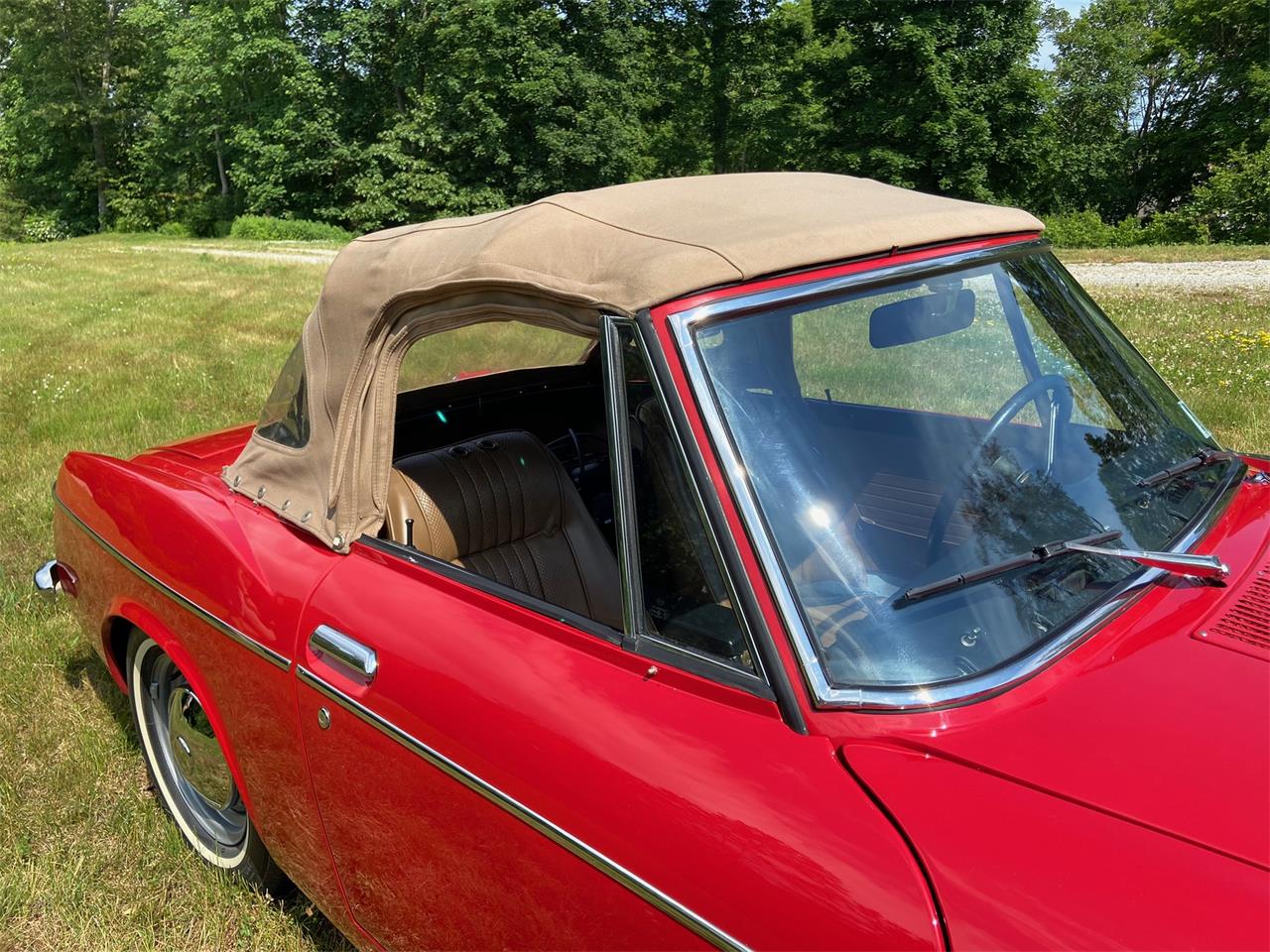 Datsun-Roadster-1968-Red-Tan-7