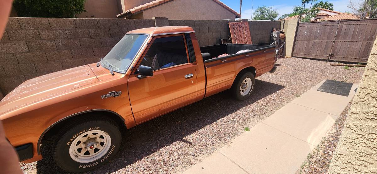 Datsun-pick-up-1983-orange-1