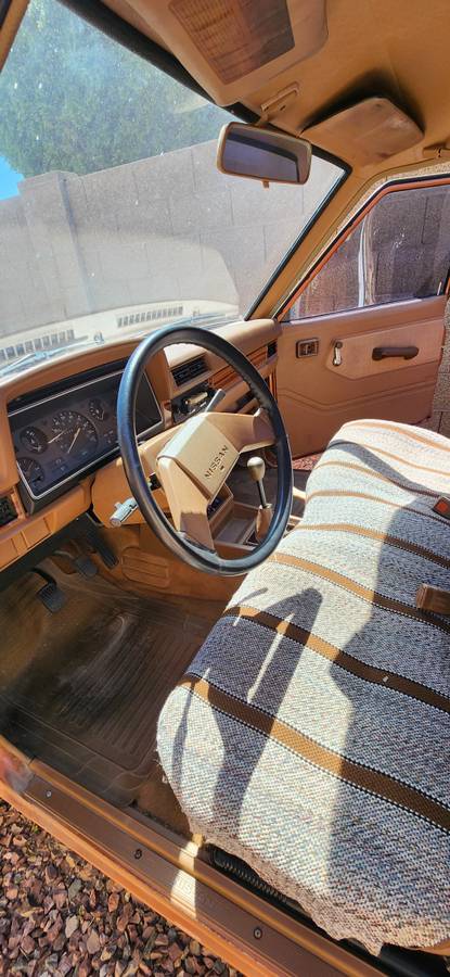 Datsun-pick-up-1983-orange-5