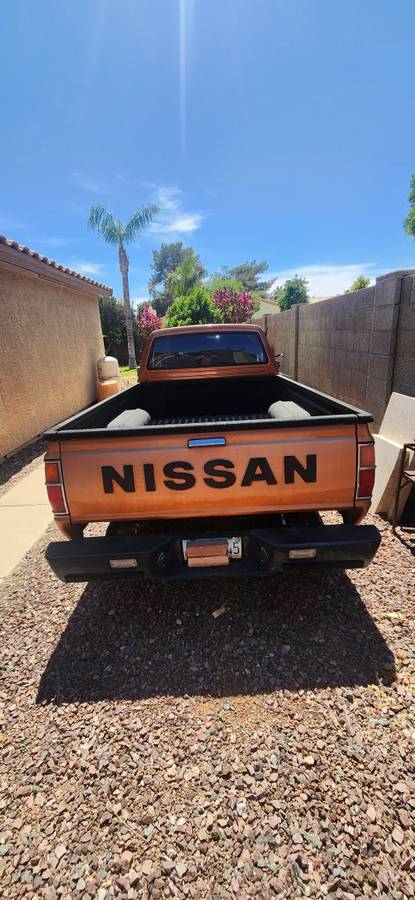Datsun-pick-up-1983-orange-6