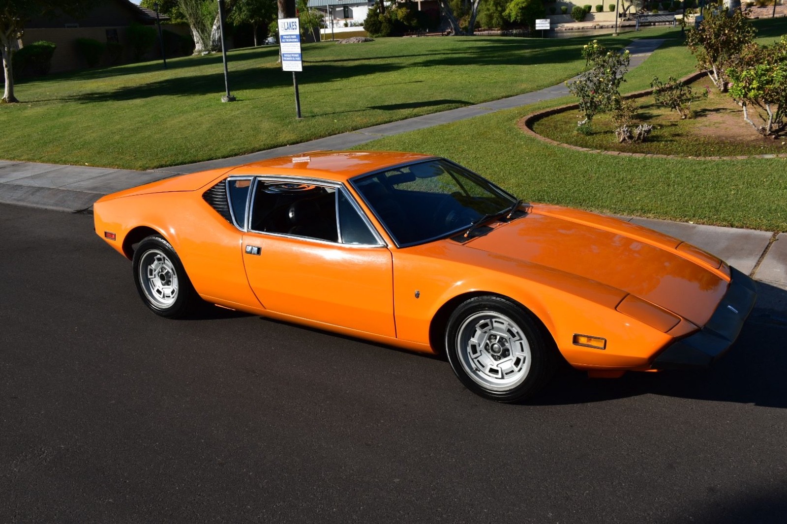 De-Tomaso-Pantera-1972-Coupe-1