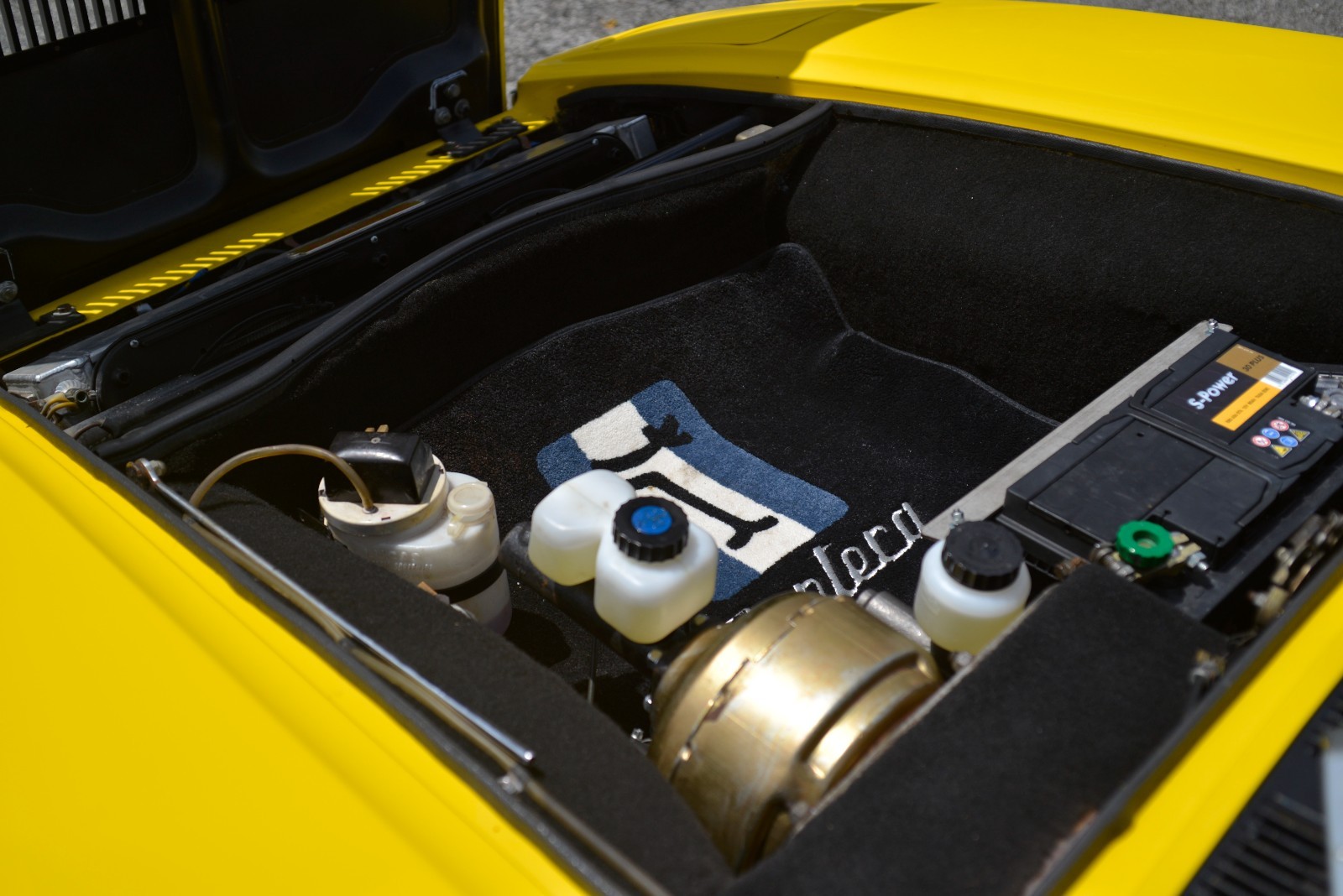 De-Tomaso-Pantera-1972-Coupe-15