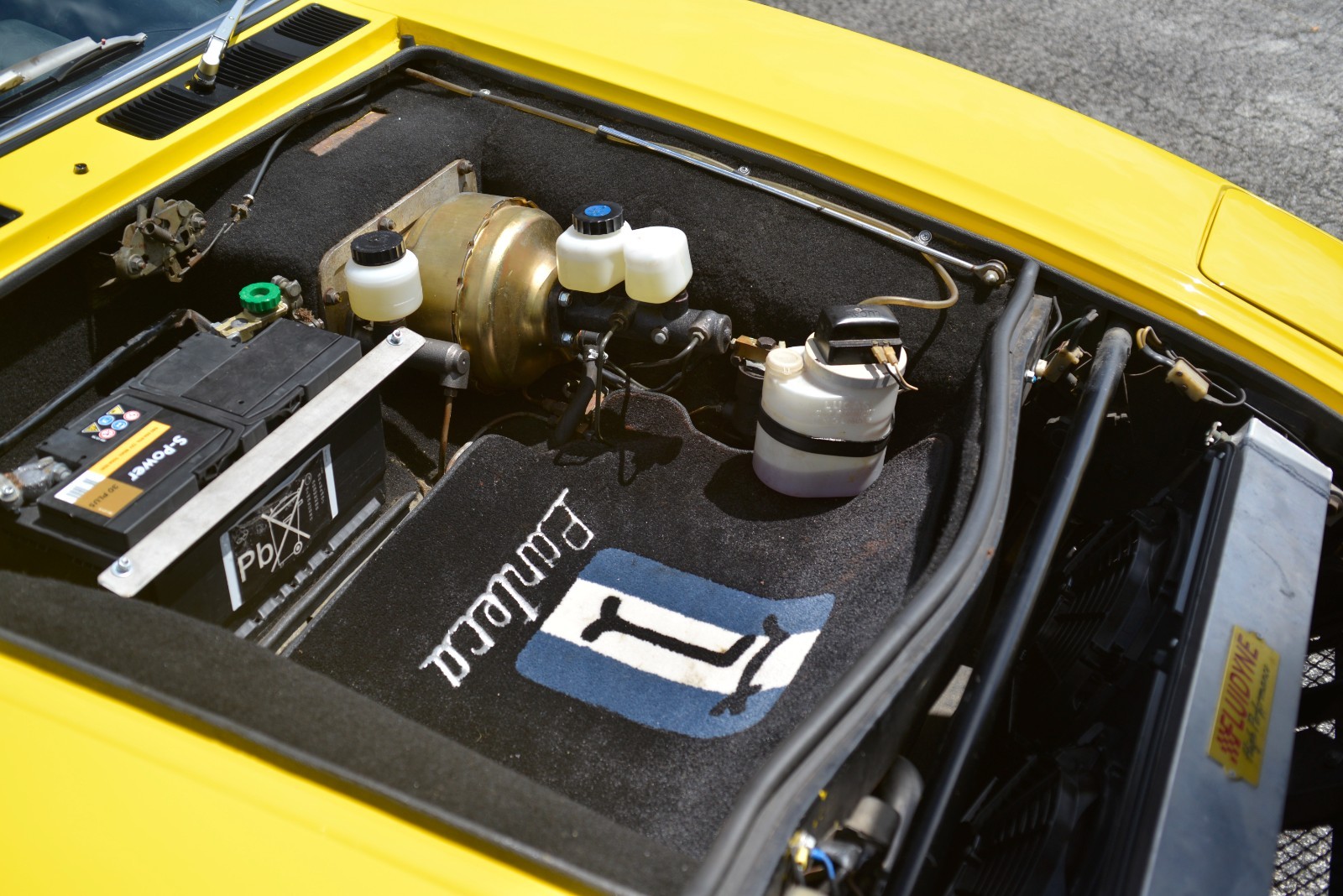 De-Tomaso-Pantera-1972-Coupe-18