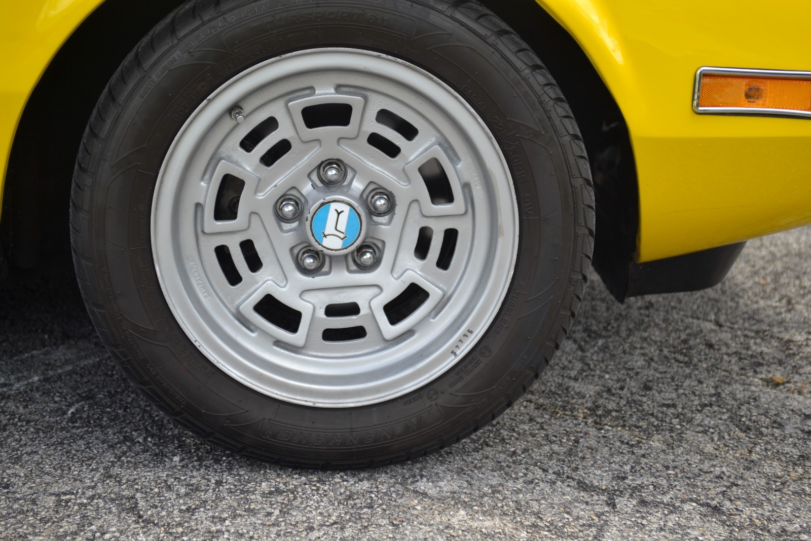 De-Tomaso-Pantera-1972-Coupe-36