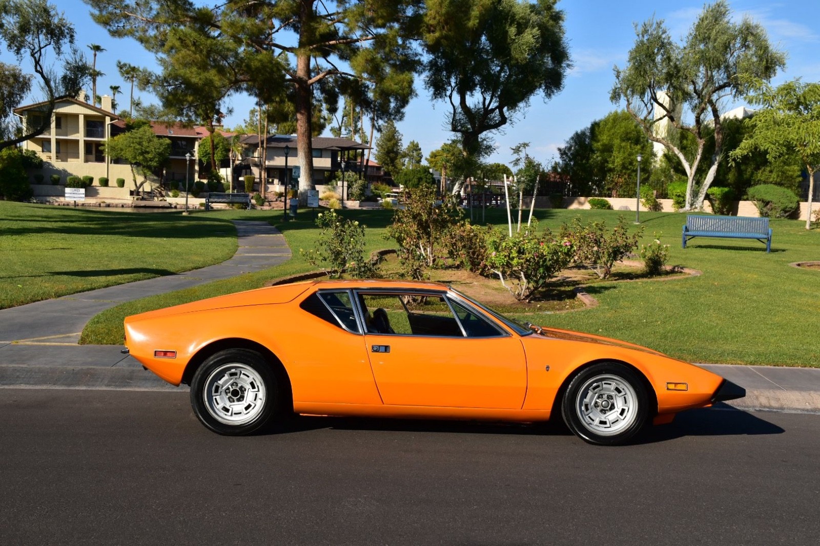 De-Tomaso-Pantera-1972-Coupe-9
