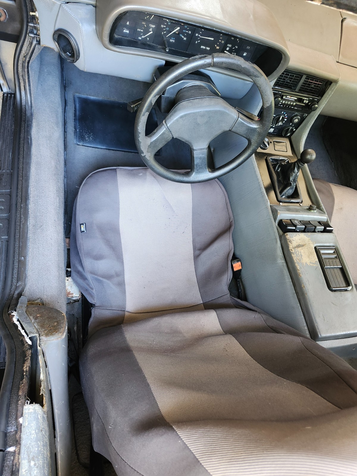 DeLorean-DMC12-1981-Coupe-10