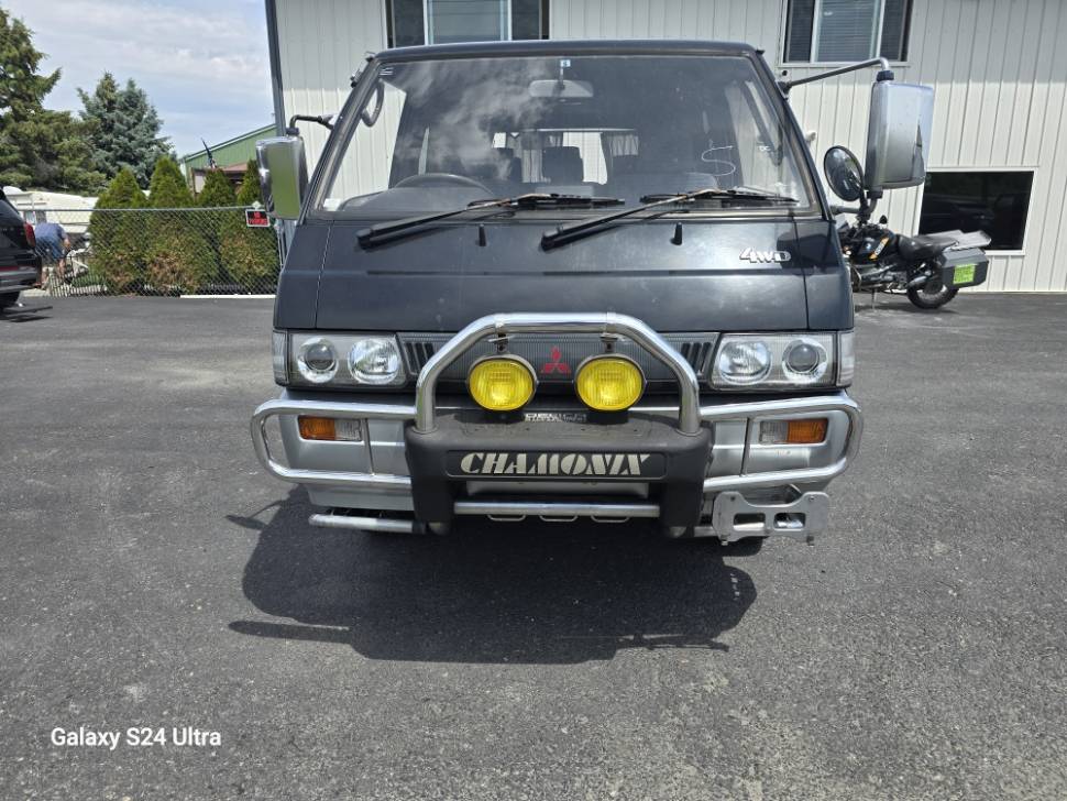 Delico-star-van-4x4-l300-diesel-1992-black-1
