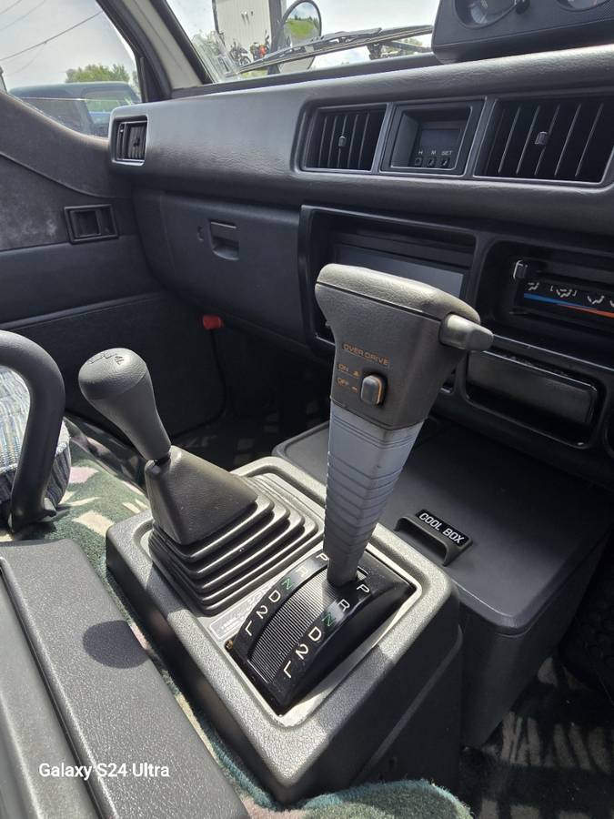 Delico-star-van-4x4-l300-diesel-1992-black-17