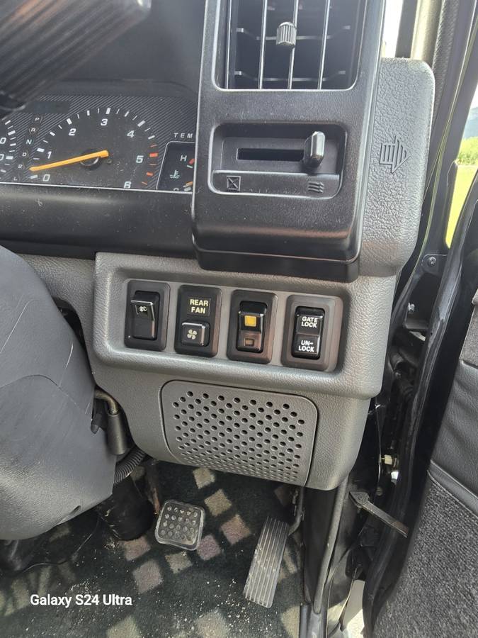 Delico-star-van-4x4-l300-diesel-1992-black-19