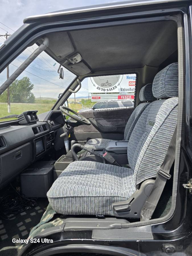 Delico-star-van-4x4-l300-diesel-1992-black-6