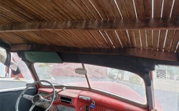 Desoto-Woody-wagon-1950-Red-Black-4