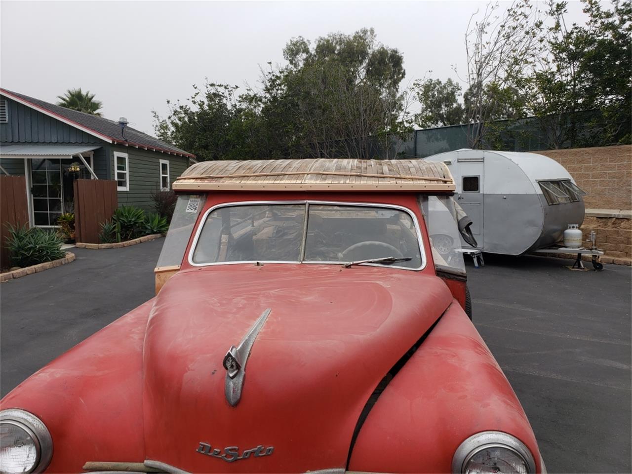 Desoto-Woody-wagon-1950-Red-Black-7