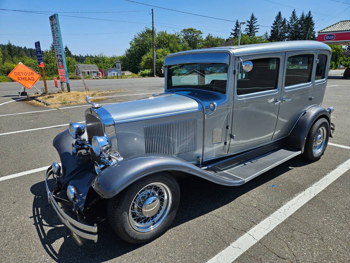Desoto-cf-touring-sedan-1930-silver-11