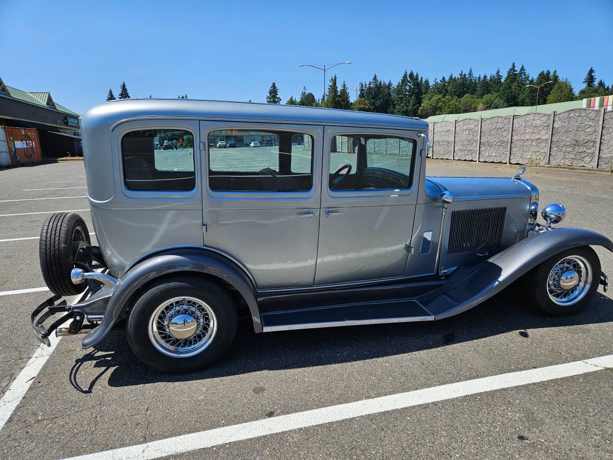 Desoto-cf-touring-sedan-1930-silver-5
