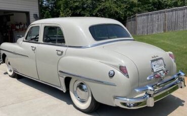 Desoto-custom-4dr-sedan-1949-brown