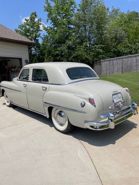 Desoto-custom-4dr-sedan-1949-brown