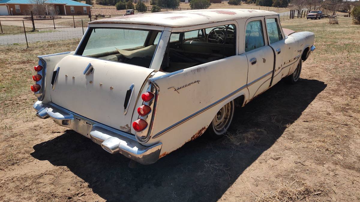 Desoto-firesweep-shopper-wagon-1957-white-3