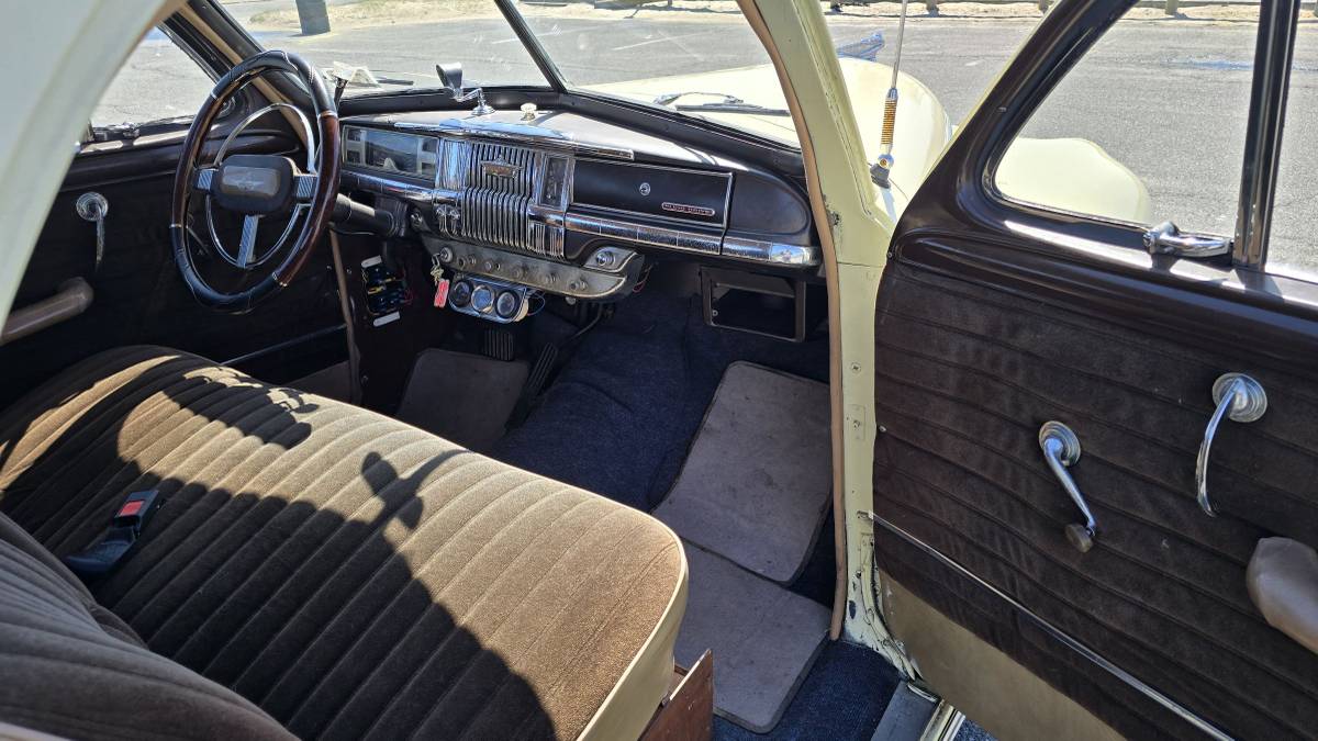 Desoto-s11-1946-yellow-2