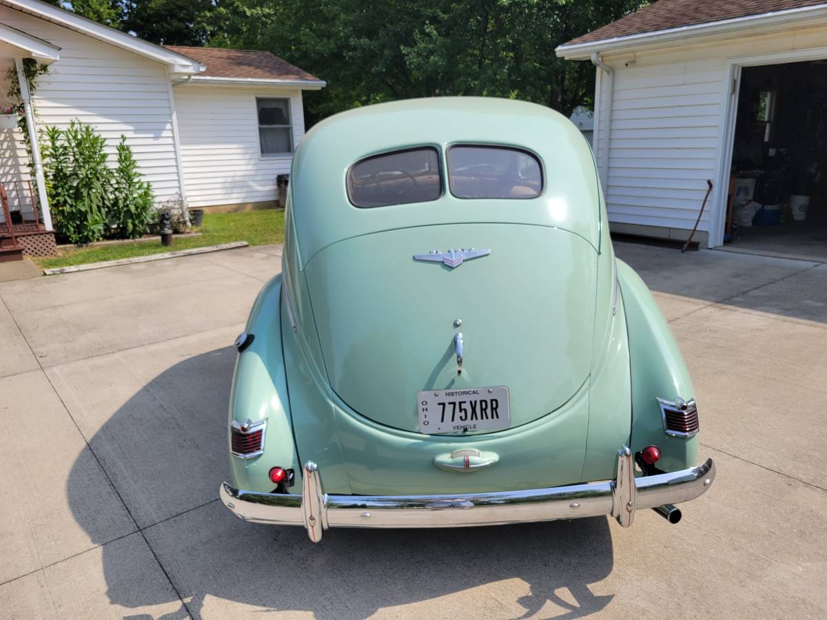 Desoto-sedan-1938-green-4