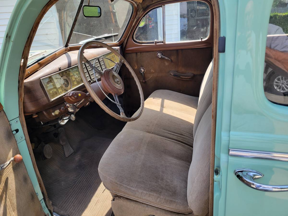 Desoto-sedan-1938-green