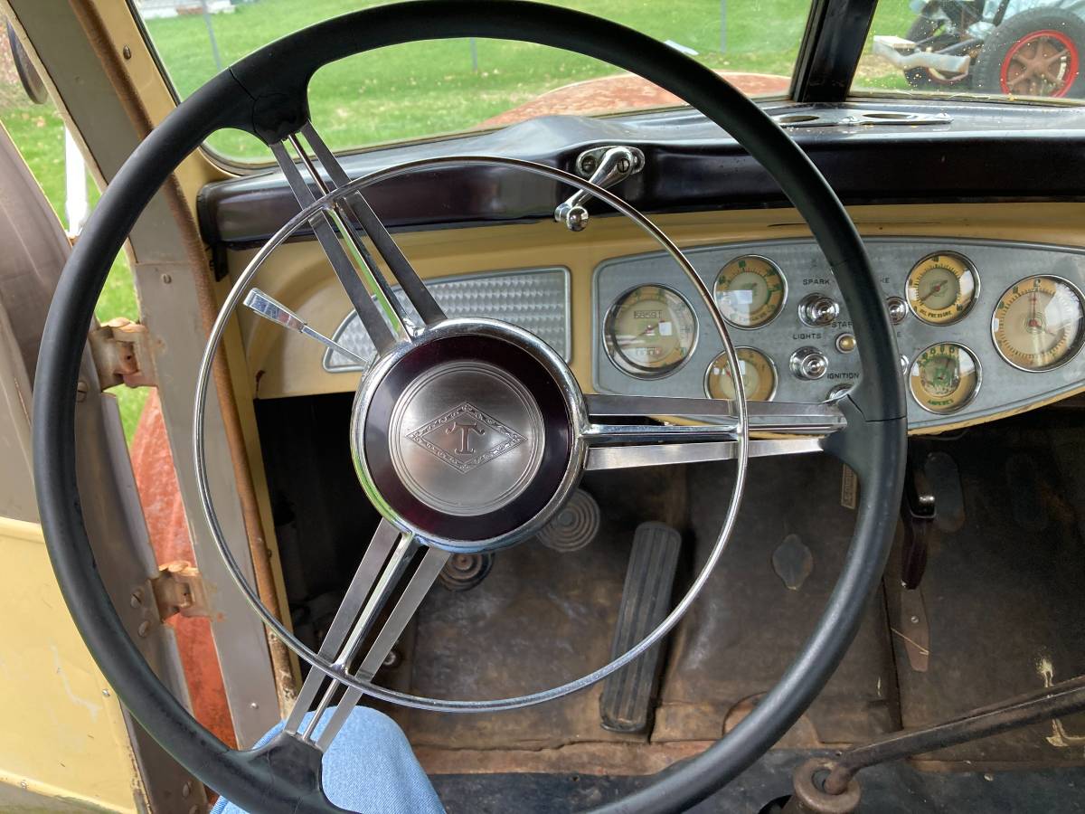 Diamond-t-1939-6