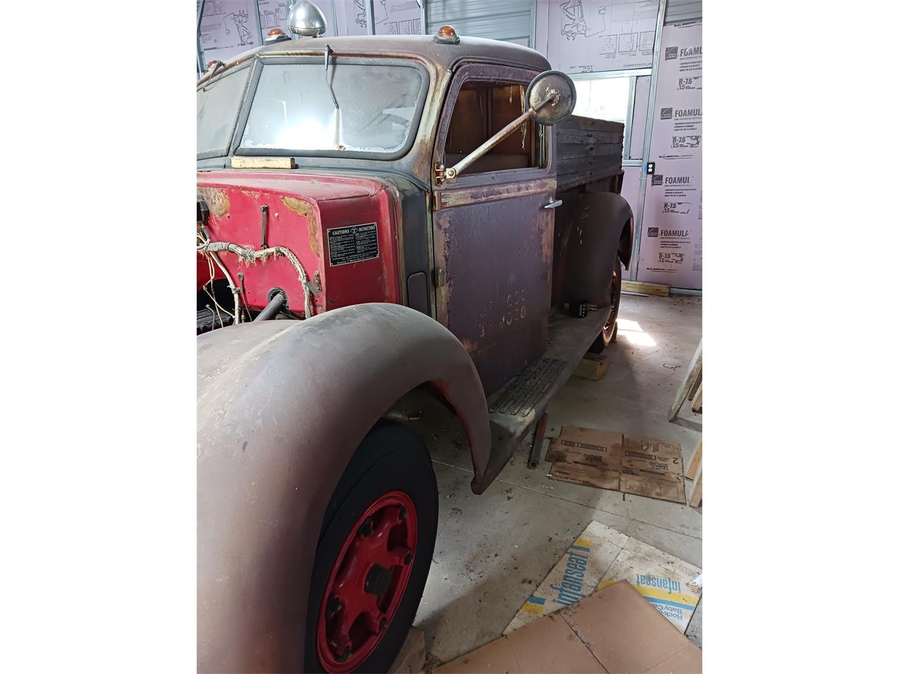 Diamond-t-Pickup-1949-Red-Red-1