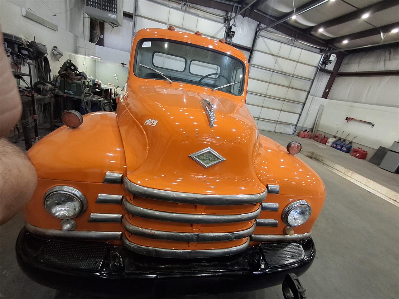 Diamond-t-Pickup-1953-Orange-Cream-1