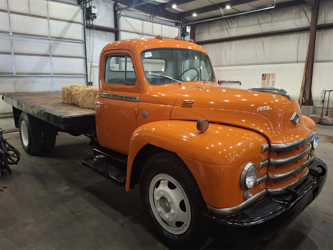 Diamond-t-Pickup-1953-Orange-Cream-2