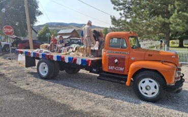 Diamond-t-Pickup-1953-Orange-Cream-3