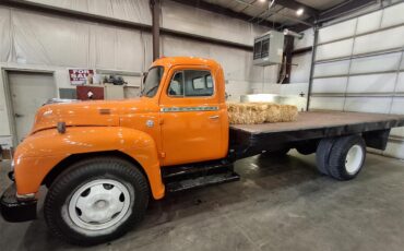 Diamond-t-Pickup-1953-Orange-Cream