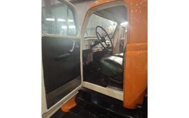 Diamond-t-Pickup-1953-Orange-Cream-4
