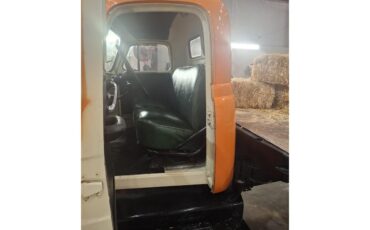 Diamond-t-Pickup-1953-Orange-Cream-5