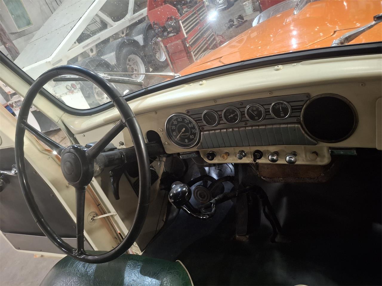 Diamond-t-Pickup-1953-Orange-Cream-7