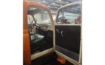 Diamond-t-Pickup-1953-Orange-Cream-8
