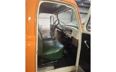 Diamond-t-Pickup-1953-Orange-Cream-9