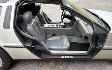 Dmc-delorean-1981-1